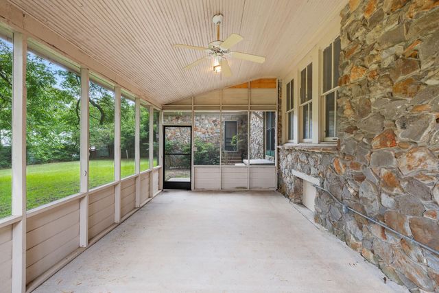 404 W Tom Green Street, Brenham, TX 77833