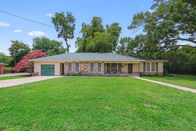 404 W Tom Green Street, Brenham, TX 77833