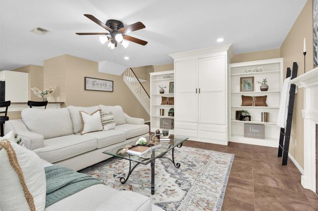 1915 E Lake Drive, Huntsville, TX 77340