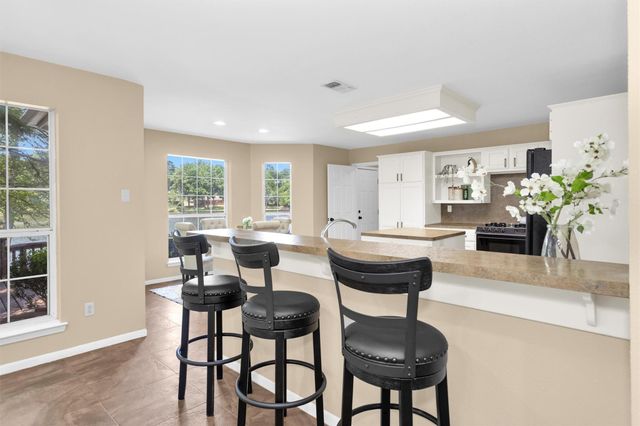 1915 E Lake Drive, Huntsville, TX 77340