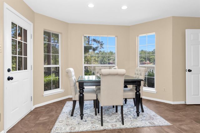 1915 E Lake Drive, Huntsville, TX 77340