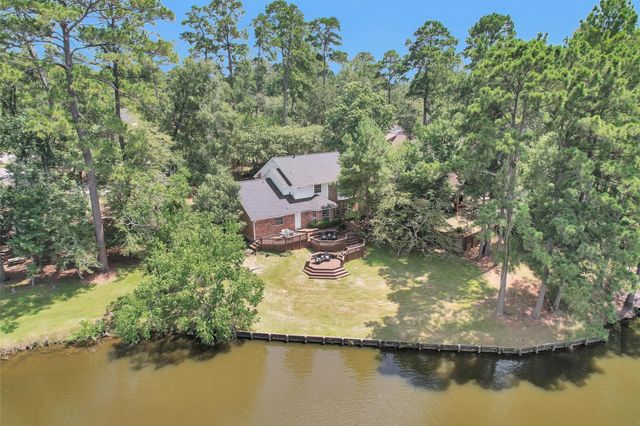 1915 E Lake Drive, Huntsville, TX 77340