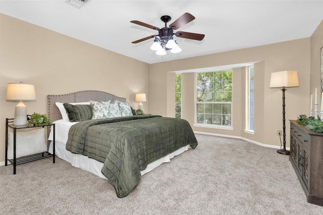 1915 E Lake Drive, Huntsville, TX 77340