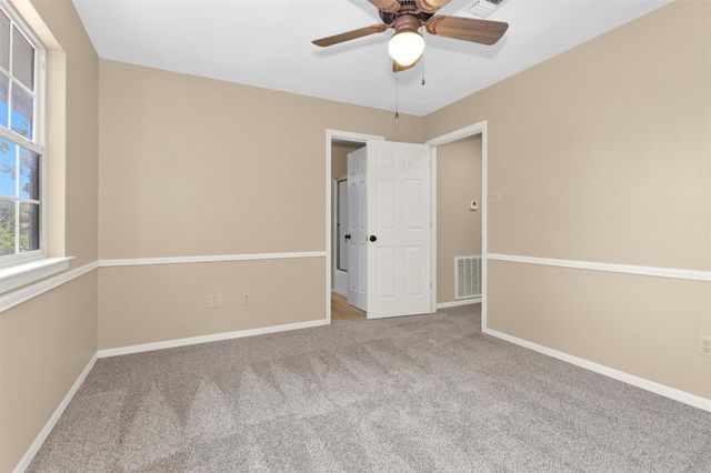 1915 E Lake Drive, Huntsville, TX 77340