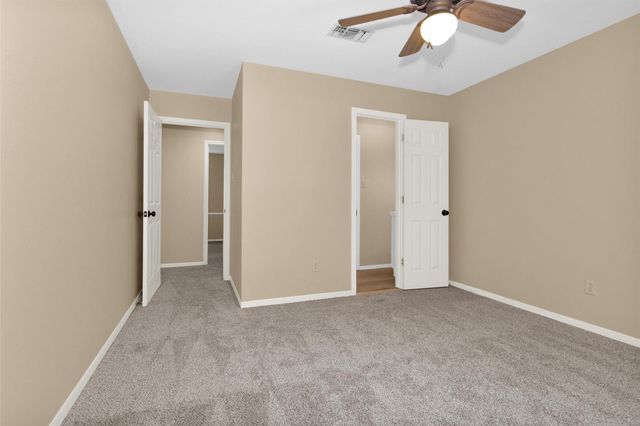 1915 E Lake Drive, Huntsville, TX 77340