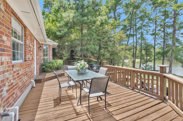 1915 E Lake Drive, Huntsville, TX 77340