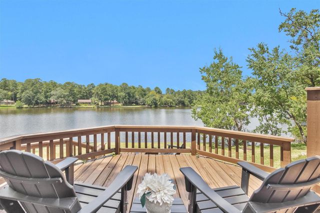 1915 E Lake Drive, Huntsville, TX 77340