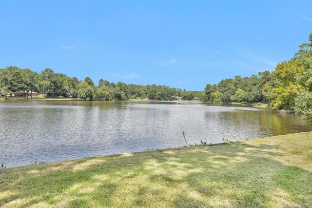 1915 E Lake Drive, Huntsville, TX 77340