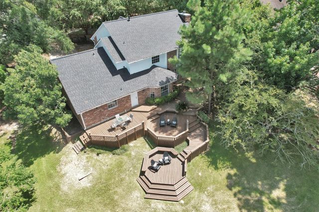 1915 E Lake Drive, Huntsville, TX 77340