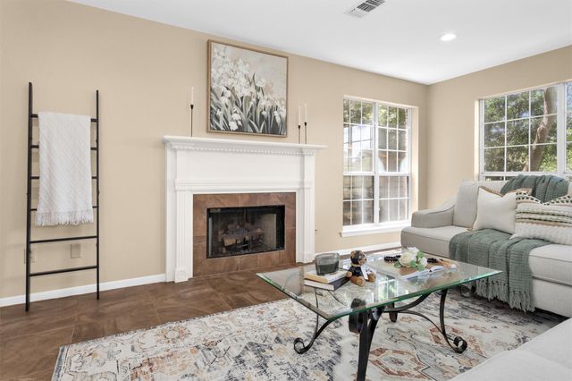 1915 E Lake Drive, Huntsville, TX 77340