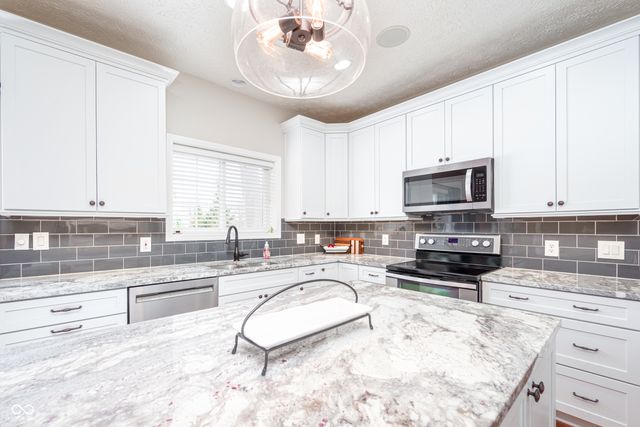 4244 Sedge Court, Zionsville, IN 46077