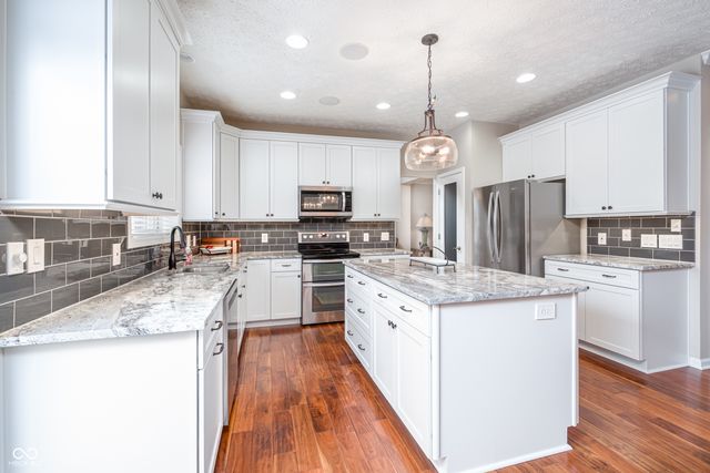 4244 Sedge Court, Zionsville, IN 46077