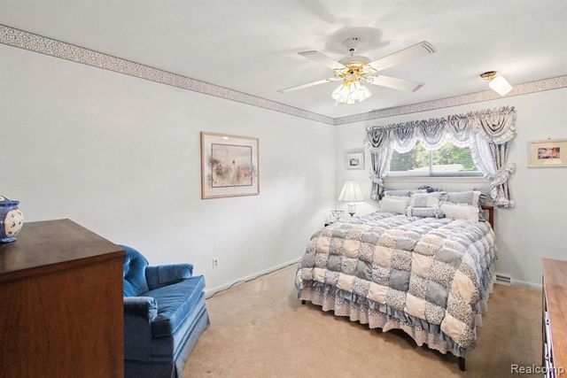 3577 Meadowleigh Lane, Waterford, MI 48329