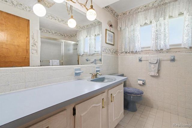3577 Meadowleigh Lane, Waterford, MI 48329