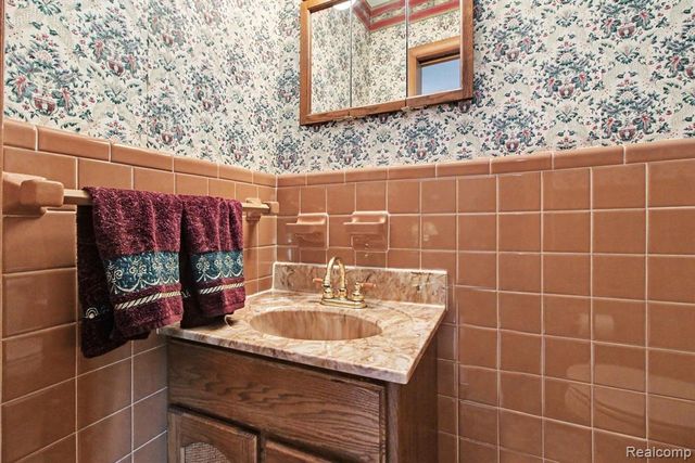 3577 Meadowleigh Lane, Waterford, MI 48329