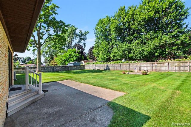 3577 Meadowleigh Lane, Waterford, MI 48329