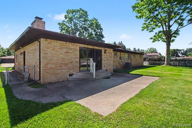 3577 Meadowleigh Lane, Waterford, MI 48329