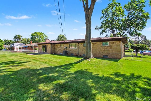 3577 Meadowleigh Lane, Waterford, MI 48329