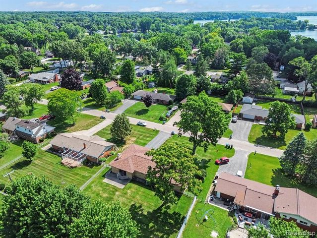 3577 Meadowleigh Lane, Waterford, MI 48329