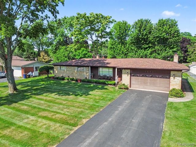 3577 Meadowleigh Lane, Waterford, MI 48329