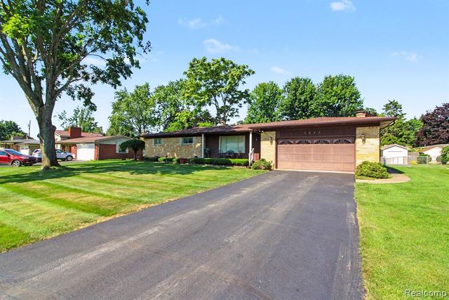 3577 Meadowleigh Lane, Waterford, MI 48329