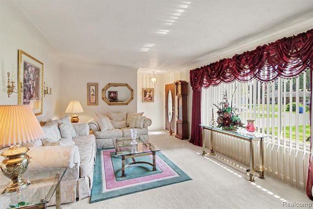 3577 Meadowleigh Lane, Waterford, MI 48329