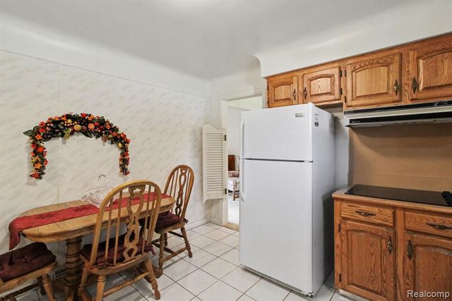 3577 Meadowleigh Lane, Waterford, MI 48329