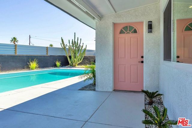 4325 E Calle De Carlos, Palm Springs, CA 92264