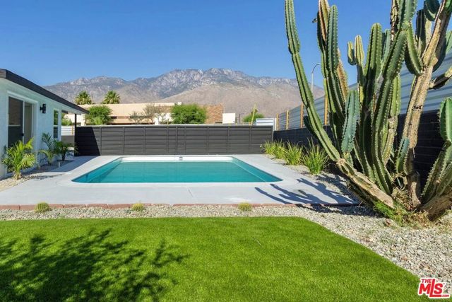4325 E Calle De Carlos, Palm Springs, CA 92264
