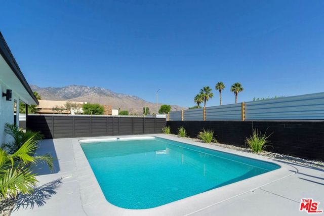 4325 E Calle De Carlos, Palm Springs, CA 92264