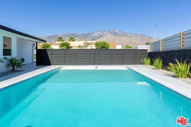 4325 E Calle De Carlos, Palm Springs, CA 92264
