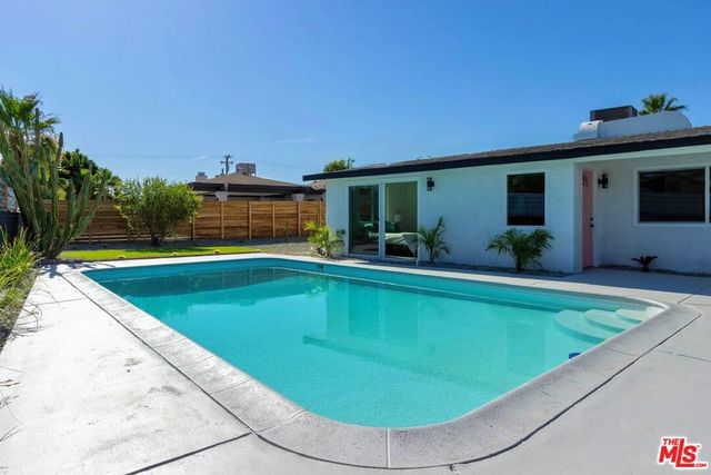 4325 E Calle De Carlos, Palm Springs, CA 92264