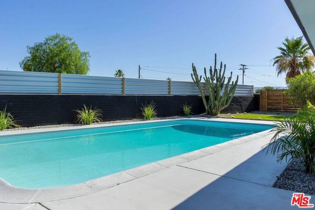 4325 E Calle De Carlos, Palm Springs, CA 92264