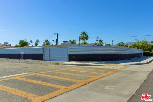 4325 E Calle De Carlos, Palm Springs, CA 92264