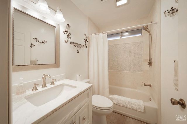 2017 William F Halsey Avenue, Bakersfield, CA 93304