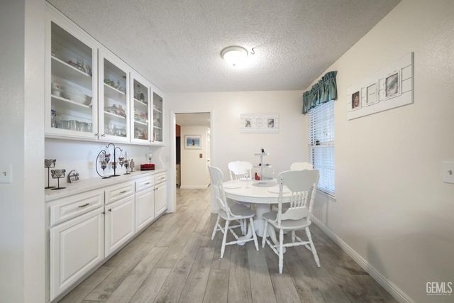 2017 William F Halsey Avenue, Bakersfield, CA 93304