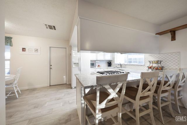 2017 William F Halsey Avenue, Bakersfield, CA 93304