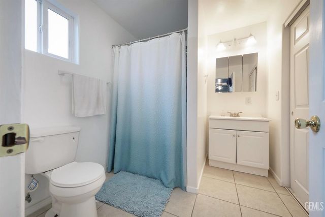 2017 William F Halsey Avenue, Bakersfield, CA 93304