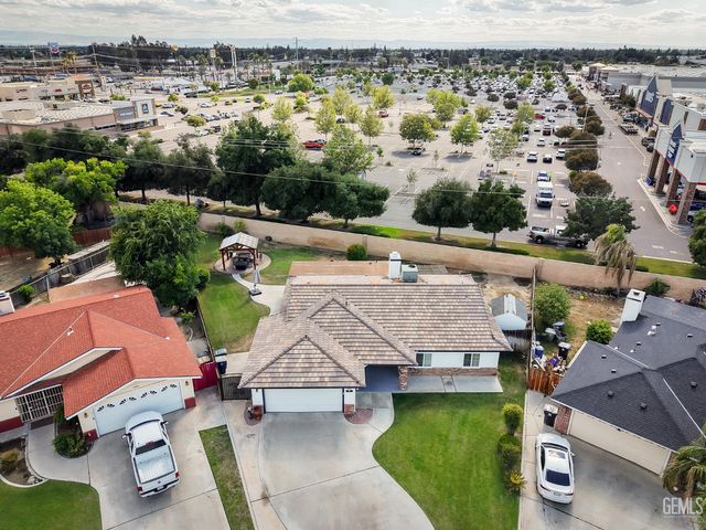 2017 William F Halsey Avenue, Bakersfield, CA 93304