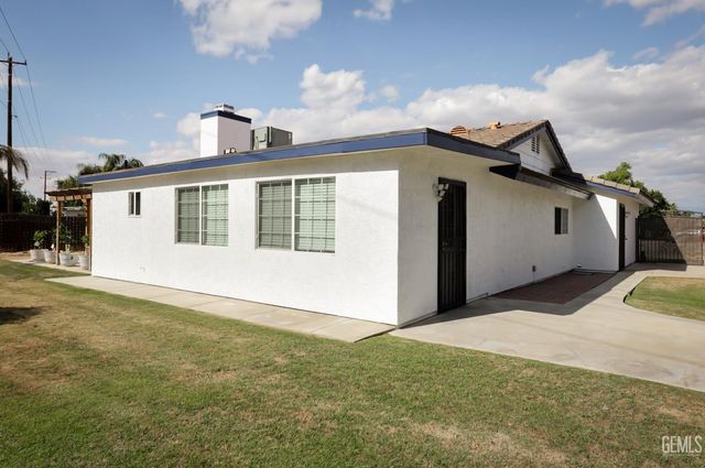 2017 William F Halsey Avenue, Bakersfield, CA 93304