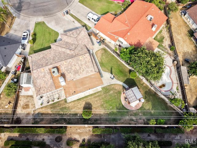 2017 William F Halsey Avenue, Bakersfield, CA 93304
