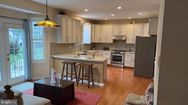 28 PEMBERTON LN, East Windsor, NJ 08520