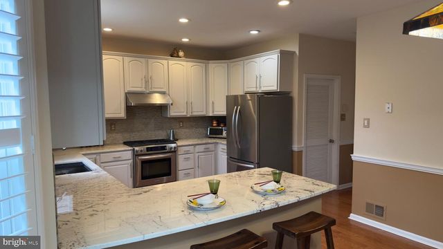 28 PEMBERTON LN, East Windsor, NJ 08520