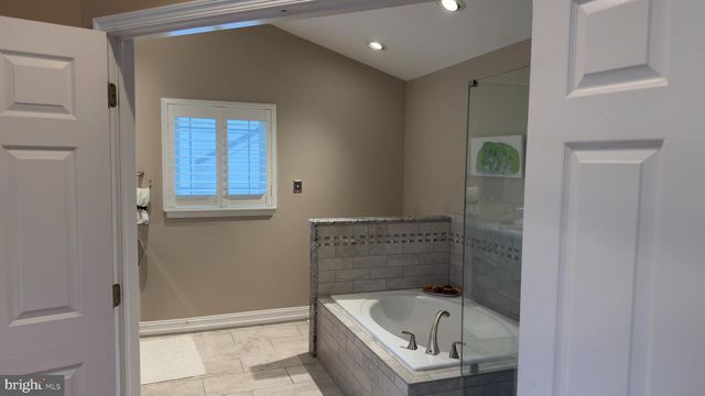 28 PEMBERTON LN, East Windsor, NJ 08520