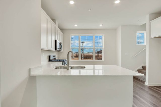 565 yosemite Way, Mundelein, IL 60060