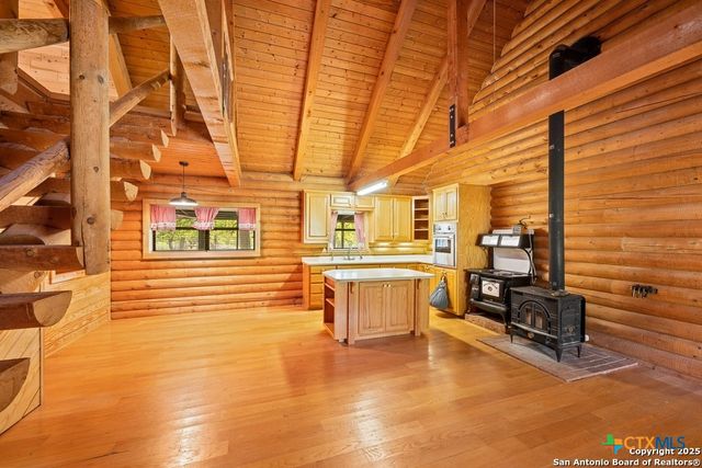 463 Woodland Drive, Fredericksburg, TX 78624