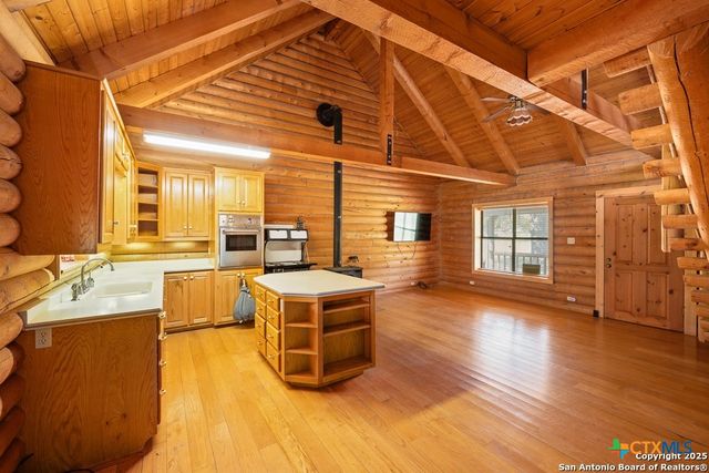 463 Woodland Drive, Fredericksburg, TX 78624