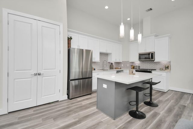 2504 W Tidwell Road E, Houston, TX 77091