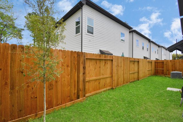 2504 W Tidwell Road E, Houston, TX 77091