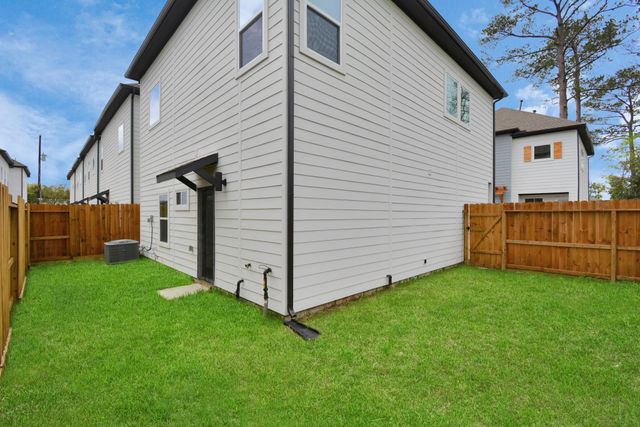 2504 W Tidwell Road E, Houston, TX 77091